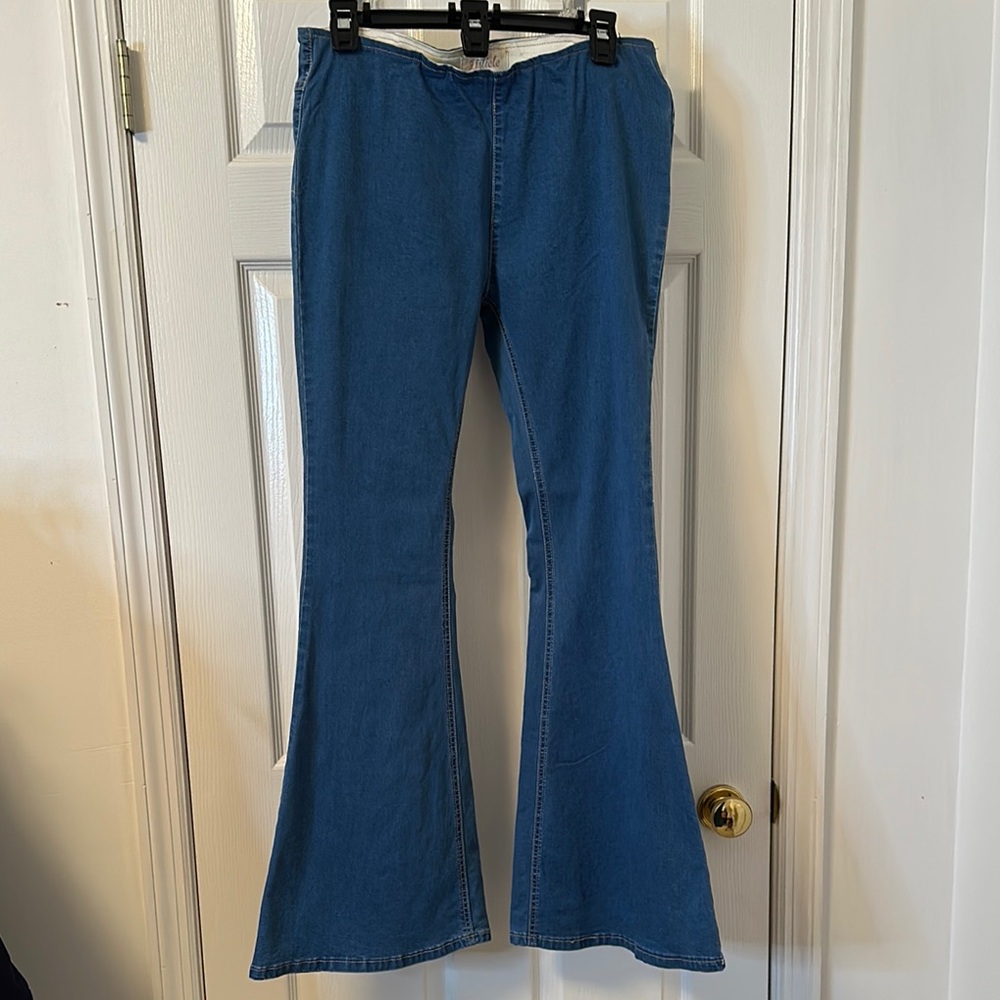 Listicle Sz L Pull on jeans 16-18” across waist, 9.5” rise, 32” inseam
